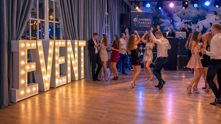 Kameralne uroczystości nad jeziorem